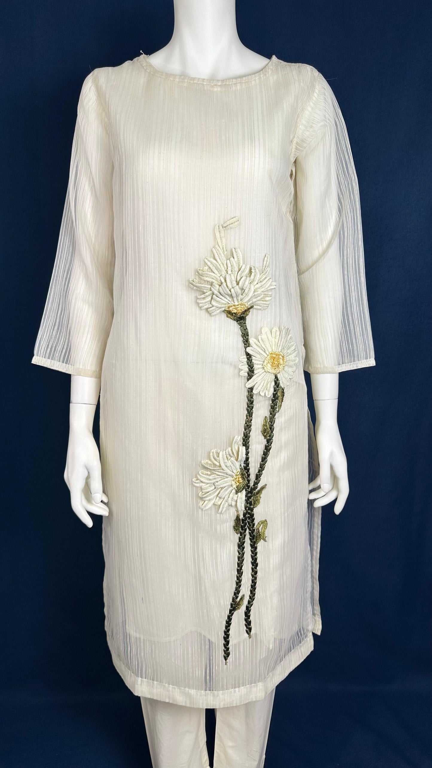 Susurro de margaritas | Conjunto crema de 3 piezas Khuda Baksh