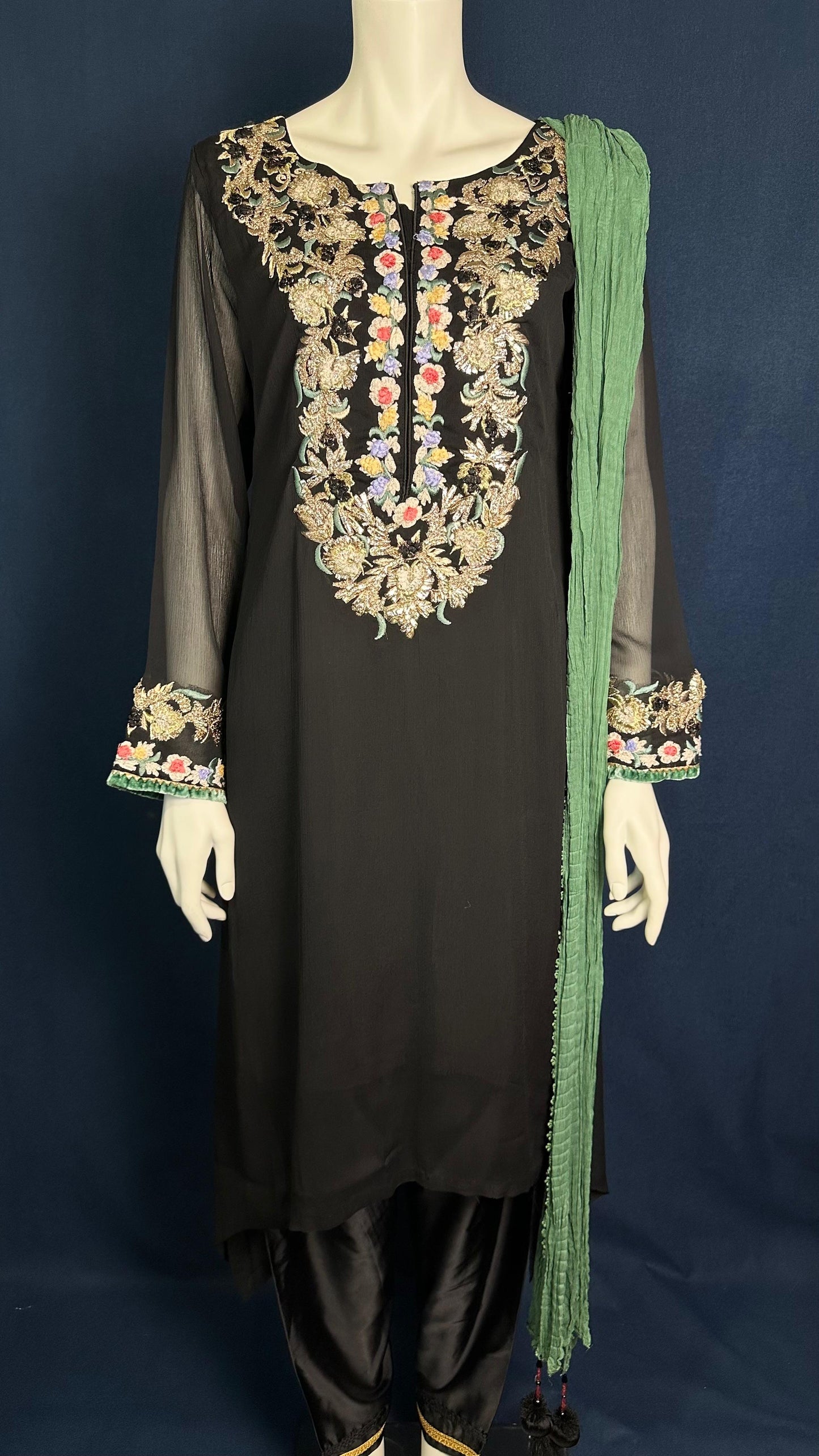 M-107 Gracia Negra 🖤 | Khuda Baksh Elegante juego de 3 piezas