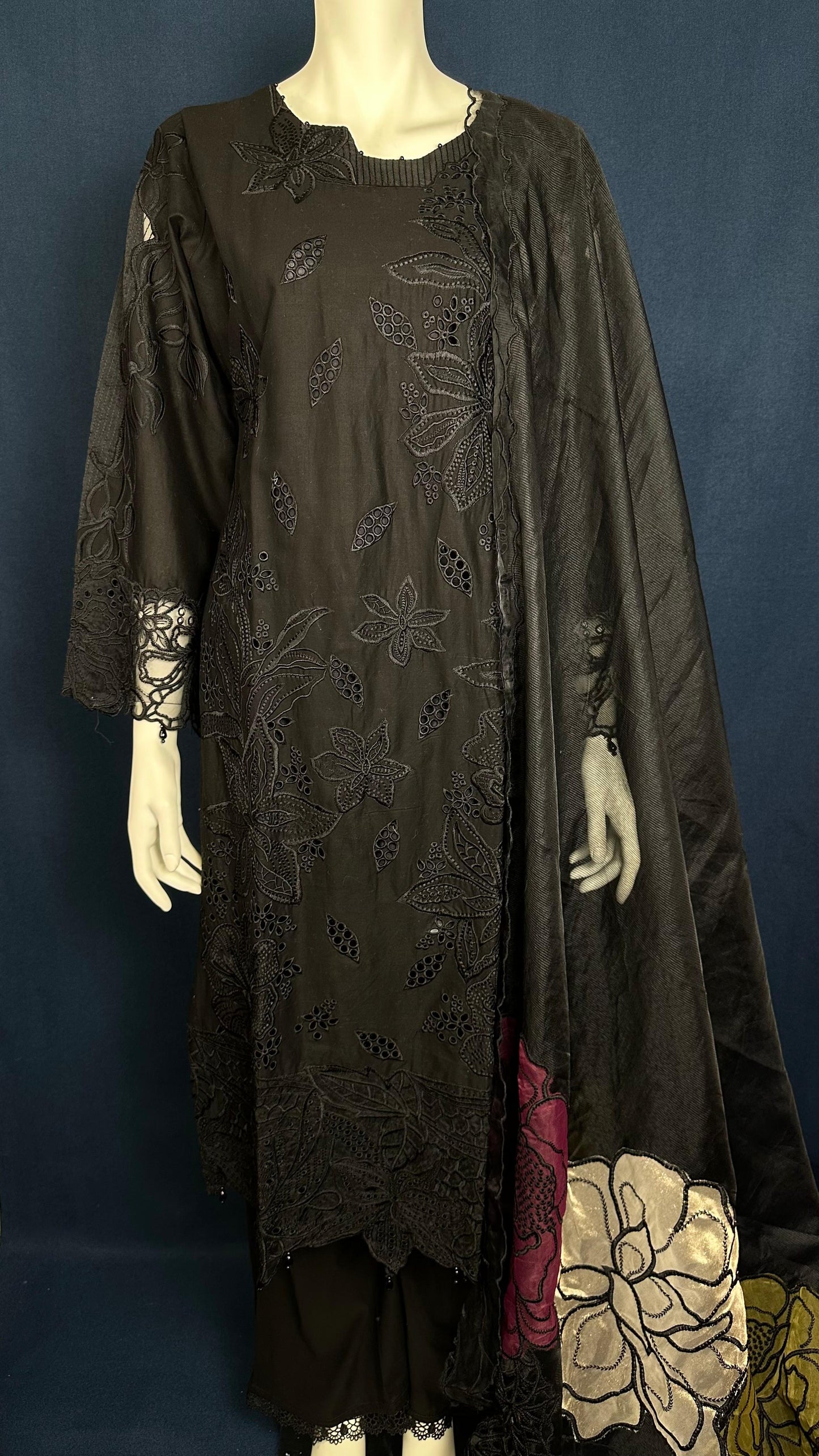 Noir Bloom – 3-Piece Embroidered Suit